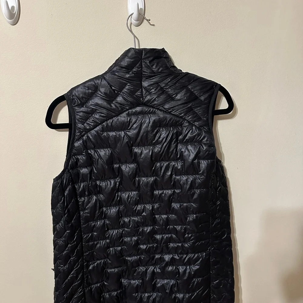 Patagonia Women's Sleek Black Puffer Vest - Picture 3 of 3